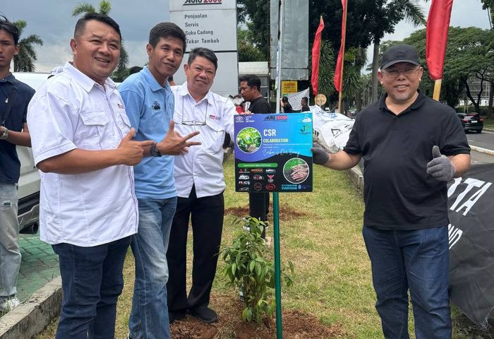 Kegiatan menanam pohon di acara Electrification Festival Part I 