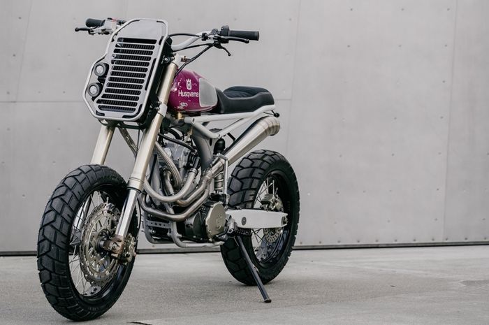 Husqvarna TE 570 custom supermoto dari Moto Mucci