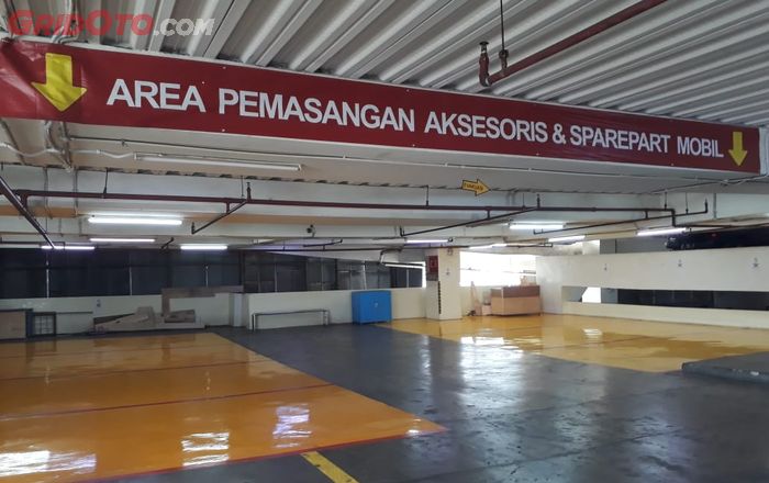 Area pemasangan aksesori dan servis ringan di Blok M Square