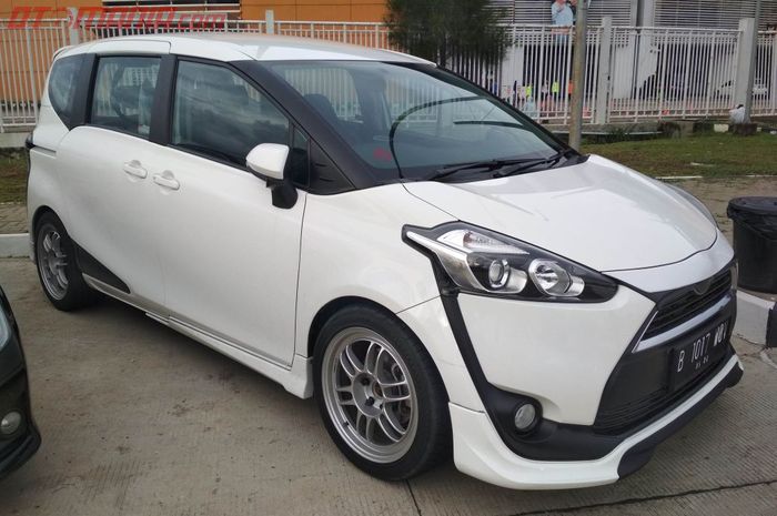 Toyota Sienta pakai pelek Enkei 17 inci