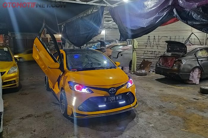 Modifikasi Toyota Vios Limo Gen 3 eks taksi pakai pintu gunting karya MJPO