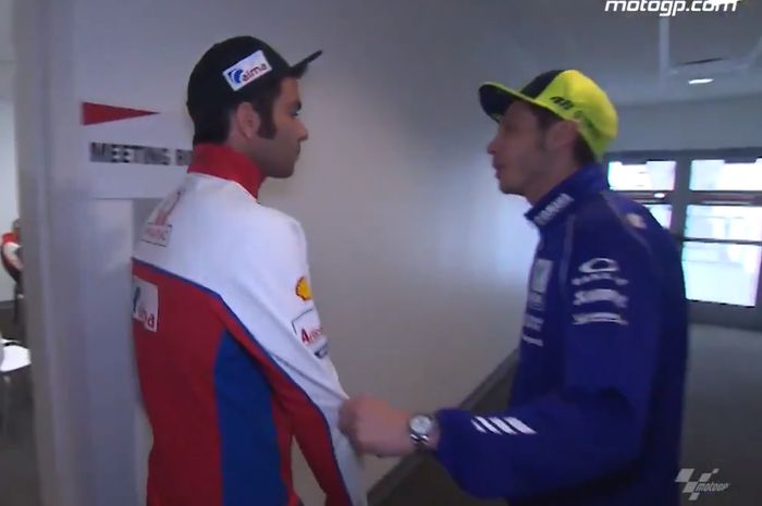 Valentino Rossi ajak Danilo Petrucci menyingkir dari pintu