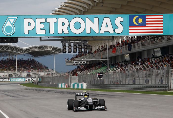 Petronas branding  Malaysia yang kuat di balap F1, menjadi sponsor utama tim Mercedes
