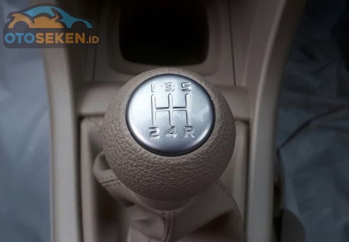 Ilustrasi tuas transmisi manual Suzuki Ertiga suli masuk gigi 3 &amp; 4 