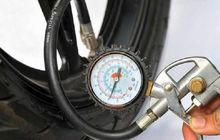 Dalam Kondisi Ini Tekanan Angin Ban Motor Perlu Dikurangi 2-3 Psi