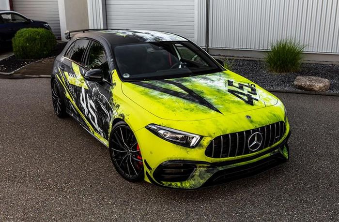 Modifikasi Mercedes-AMG A45 S keren pakai body wrapping bercorak atraktif