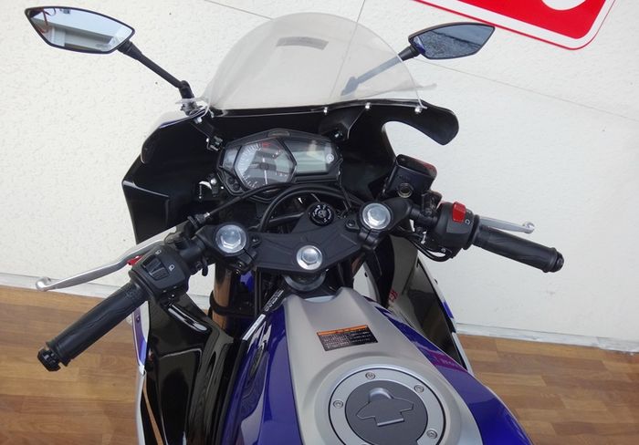 Panel instrumen masih menggunakan milik R25 standar