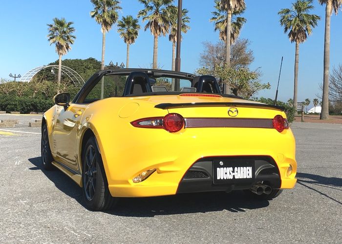Tampilan belakang modifikasi Mazda MX-5 hasil garapan Ducks-Garden, Jepang