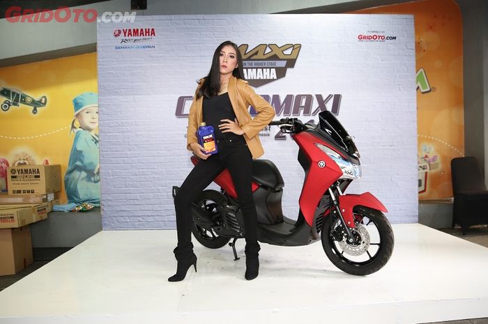 Claudia, pemenang Maxi Lady di Customaxi Yamaha seri Bandung 2019