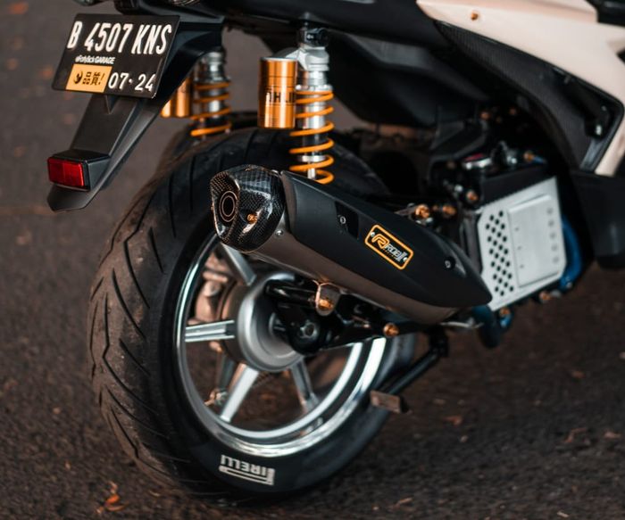 Knalpot Rob1 Racing di Yamaha Aerox 155 milik Meichel.