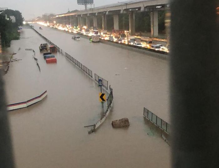 Kondisi sekitar daerah Tol Jatibening