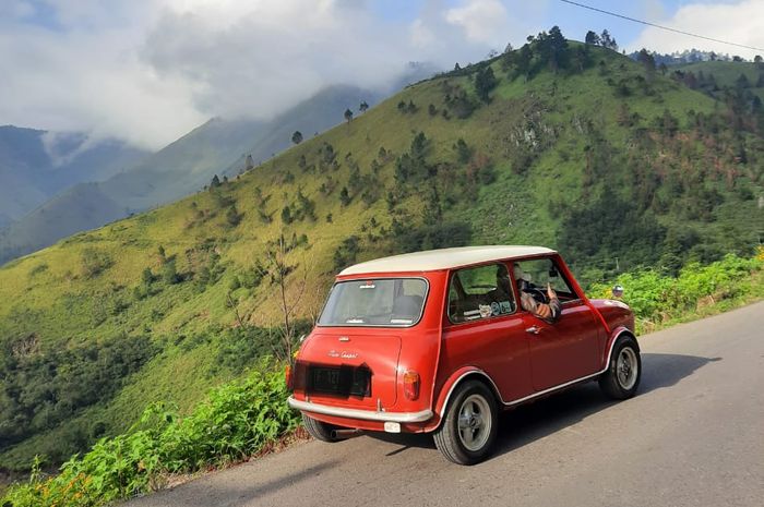 Kisah keluarga yang melakukan solo touring Jakarta Medan (PP), menggunakan MINI Klasik
