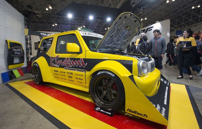 Suzuki Jimny Wide sangar dipasangi aero kit ekstrem