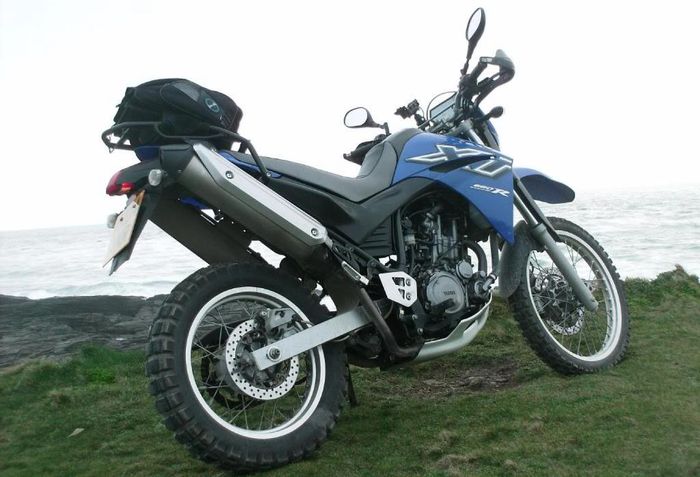 Wujud Yamaha XT660R yang memiliki bentuk knalpot sangat seksi