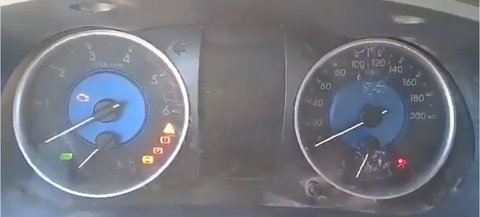 Panel isntrument pada mobil