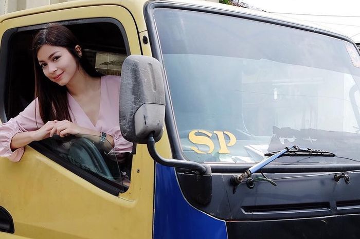Sanda Olga model cantik banting setir jadi sopir truk