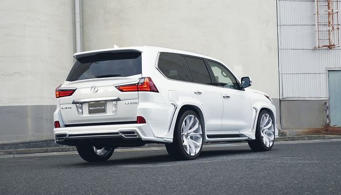 Buritan Lexus LX 570 pakai body kit Wald