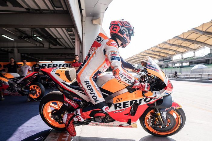 Pembalap Repsol Honda, Marc Marquez, saat melakukan uji coba di Sirkuit Sepang, Malaysia, Kamis (7/2/2019).