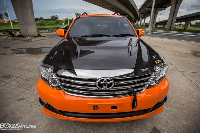 Ada kejutan di balik kap mesin Toyota Fortuner ini