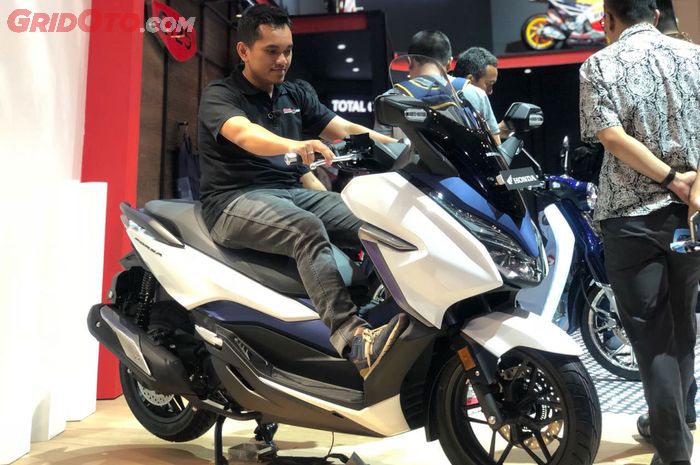 Riding Position Honda Forza 250, gambot tapi masih ramah untuk postur rider Asia termasuk Indonesia