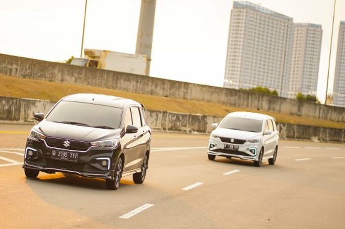 Suzuki All New Ertiga SS Non Hybrid (hitam) dan Hybrid (putih) saat adu irit dalam Gridoto Challenge