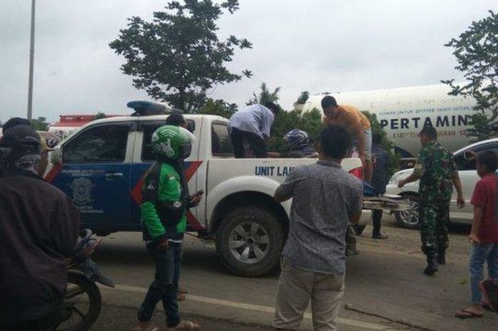 Korban tabrakan dievakuasi