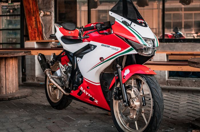Suzuki GSX 150 modif decals ala Ducati Panigale tribute Nickey Hayden 