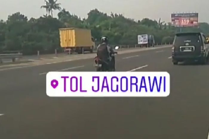 Pemotor mudik masuk tol