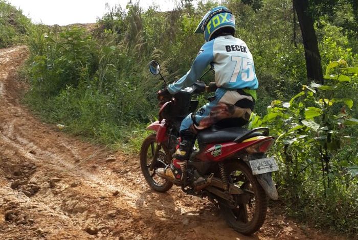 Aksi Honda Revo Standar diajak blusukan rute off-road di WCAB 2018