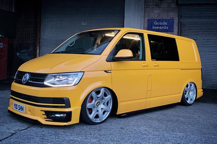 VW Transporter T6 dengan ubahan bumper depan