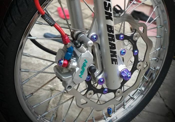 Rem depan Astrea Prima ini udah cakram sob