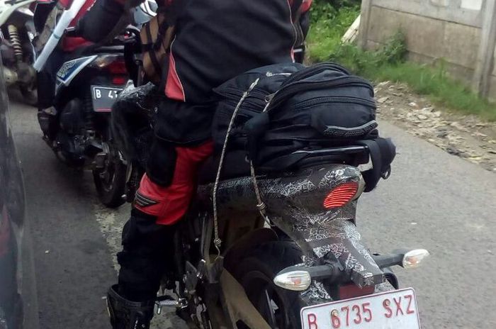 Spyshoot motor misterius yang diduga calon Suzuki Bandit 150, tidak lagi menggunakan split seat 
