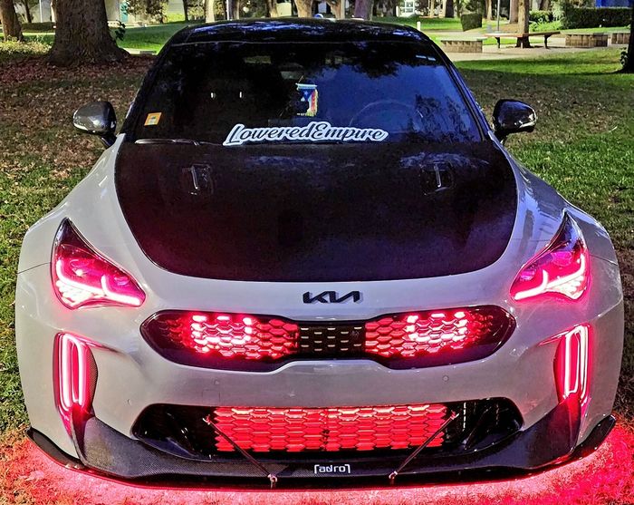 Modifikasi KIA Stinger juga dipasangi LED custom agar tampil lebih menawan