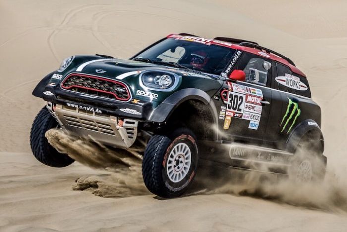 Nani Roma dengan mobil Mini John Cooper Works Rally di Reli Dakar 2018 sebelum kecelakaan