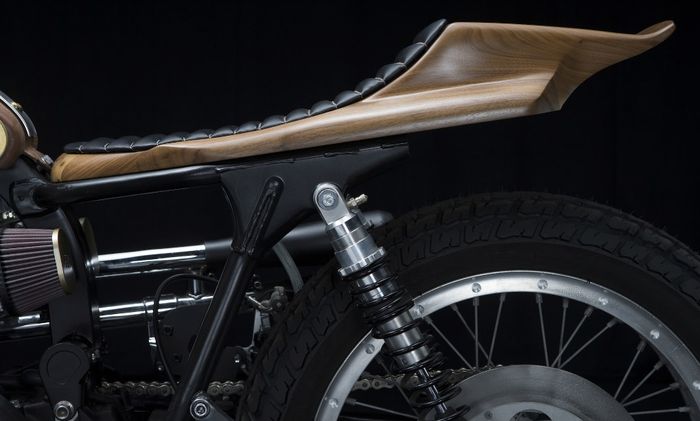 Triumph Scrambler 2013 kustom flat tracker dari Sarah lahalih dan Garage Company, dilansir oleh www.autoevolution.com