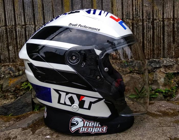 Helm half face juga bisa di repaint