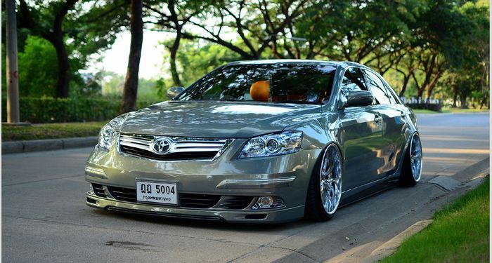 Modifikasi Toyota Camry bergaya VIP style