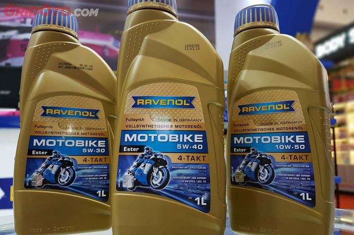 Jajaran kekentalan oli Revanol MotoBike yang dijual di Indonesia