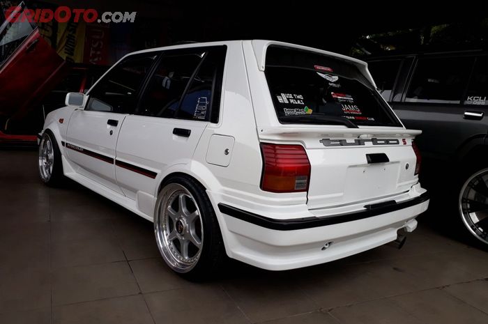 Toyota Starlet kotak dengan parts dari Jepang dan Inggris