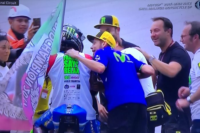 Valentino Rossi ikut senang atas keberhasilan anak didiknya Franco Morbidelli sebagai juara dunia Moto2 2017 di sirkuit Sepang, Malaysia
