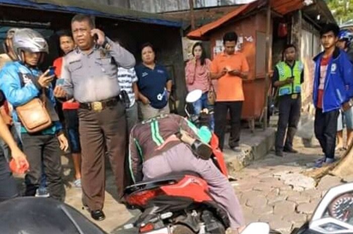 Driver ojol sekarat dan meninggal dunia di Magelang, diduga karena kelelahan.