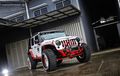 Modifikasi Jeep Wrangler JK Tampil Lebih Stylish Berjubah Merah Putih