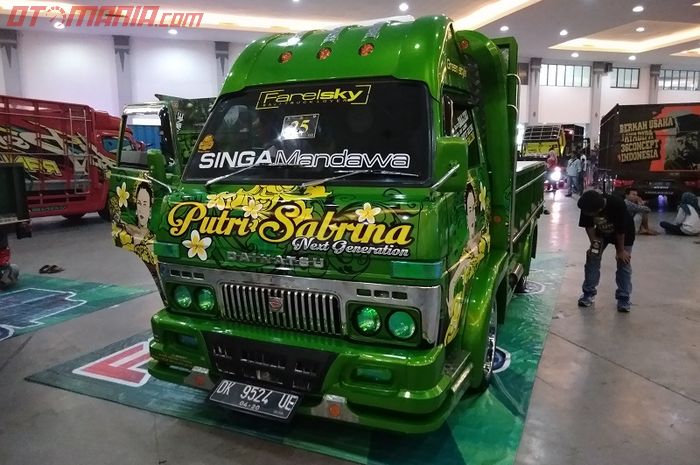 Tua Gaul Truk Warisan Kakek Ini Pakai Pelek 20 Inci Gaya Masa Kini Gridoto Com