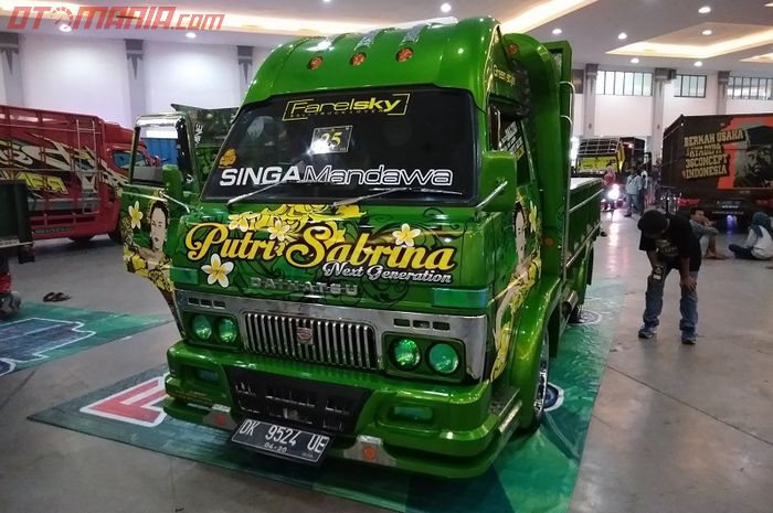 Tampilan depan modifikasi truk Daihatsu dari Bali