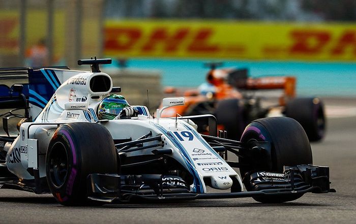 Di akhir kariernya, Felipe Massa menjalani terarungan hebat dengan pembalap Mclaren, Fernando Alonso di GP F1 Abu Dhabi