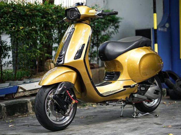 Vespa Sprint upgrade sektor lampu dan part karbon