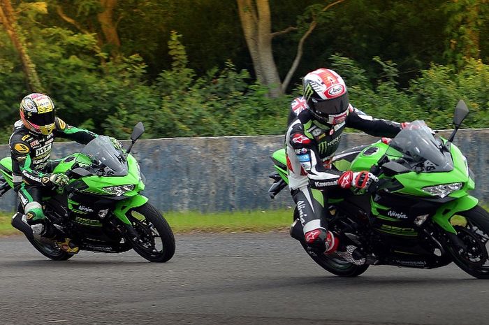 Jonathan Rea saat menjajal Kawaski All New Ninja 250 bisa menandingi CBR250RR dan R25 di balap Asia