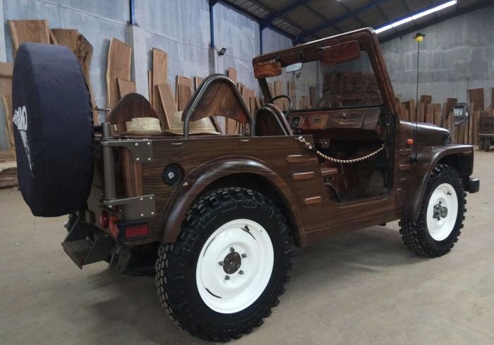 Modifikasi Suzuki Jimny LJ 80  bodi kayu