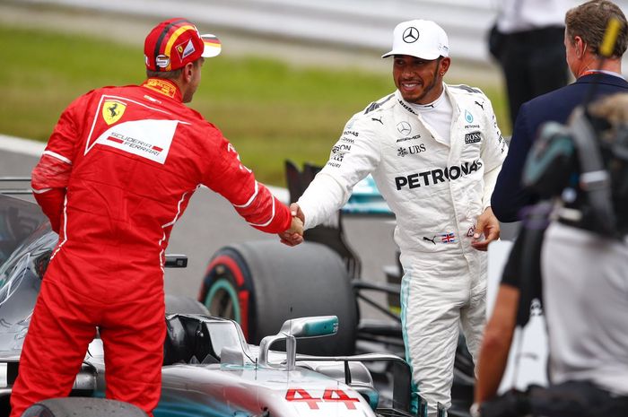 Dua kandidat peraih juara dunia 2017, Sebastian Vettel dan Lewis Hamilton akan start berdampingan di GP F1 Jepang