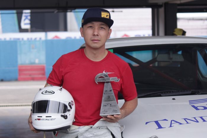 Leon Chandra Langsung Sabet Podium Juara di Kelas BMW